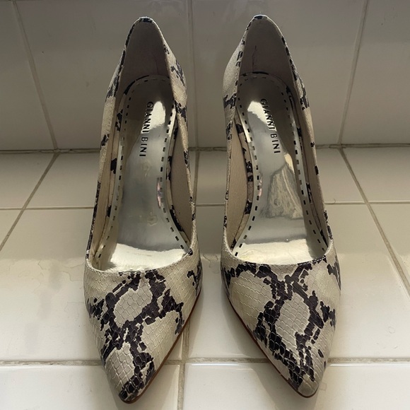 Gianni Bini Shoes - Gianni Bini Pumps!